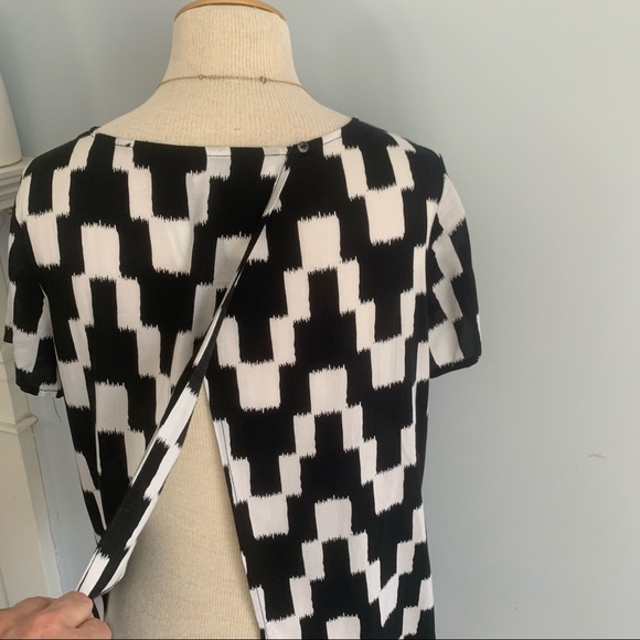black & white graphic top split back vent by Old Navy chevron zig zag ikat style - Picture 10 of 16